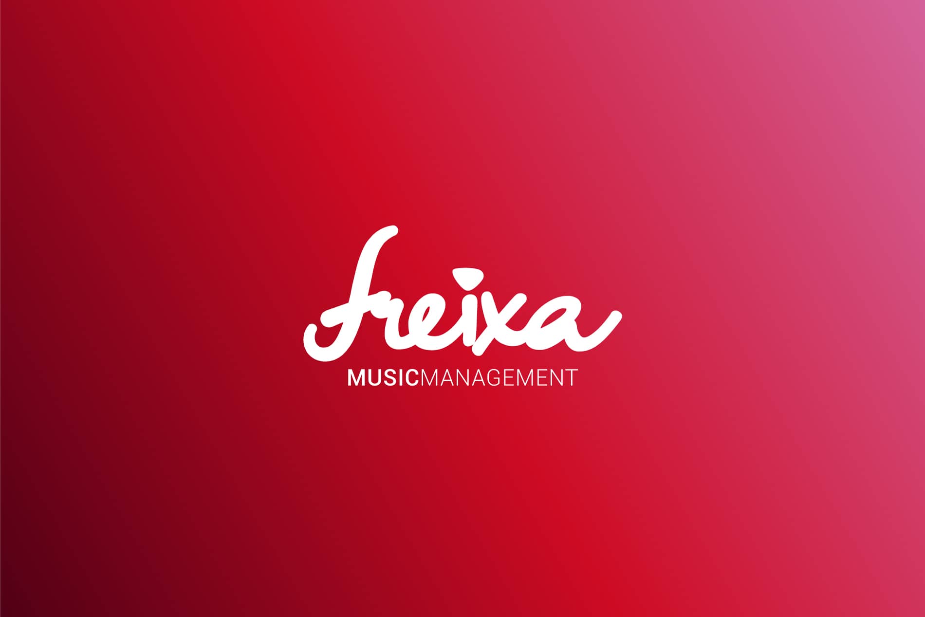 Logotipo Freixa Music blanco sobre fondo rosa branding por The Acctitude